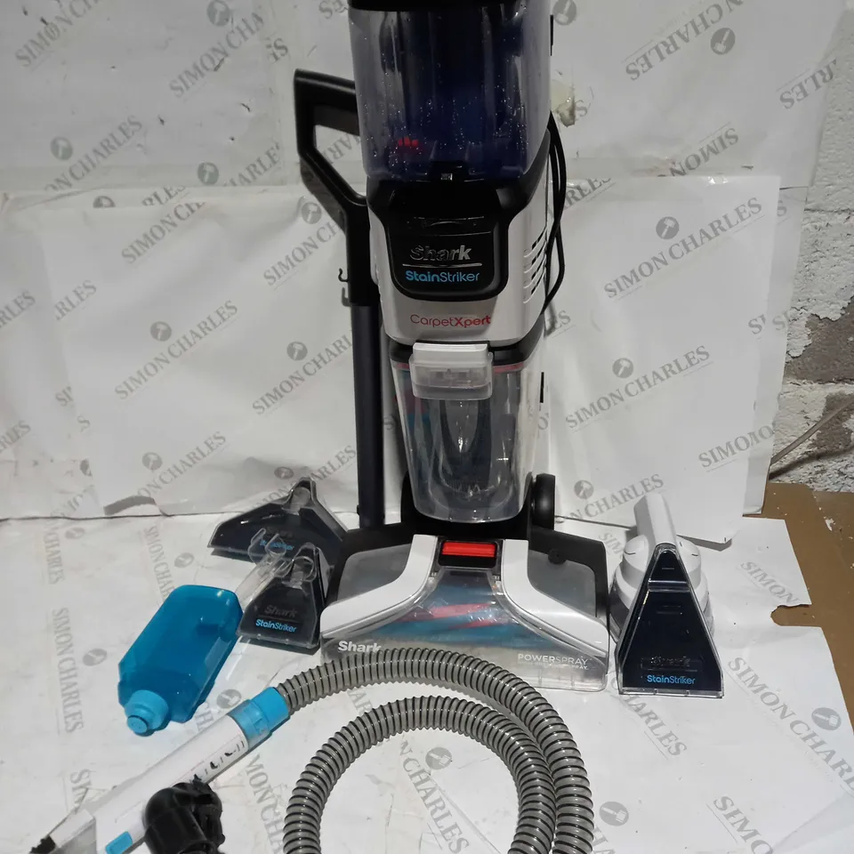 SHARK CARPET XPERT DEEP CARPET CLEANER & BUILT IN STAIN STRIKER EX200UK