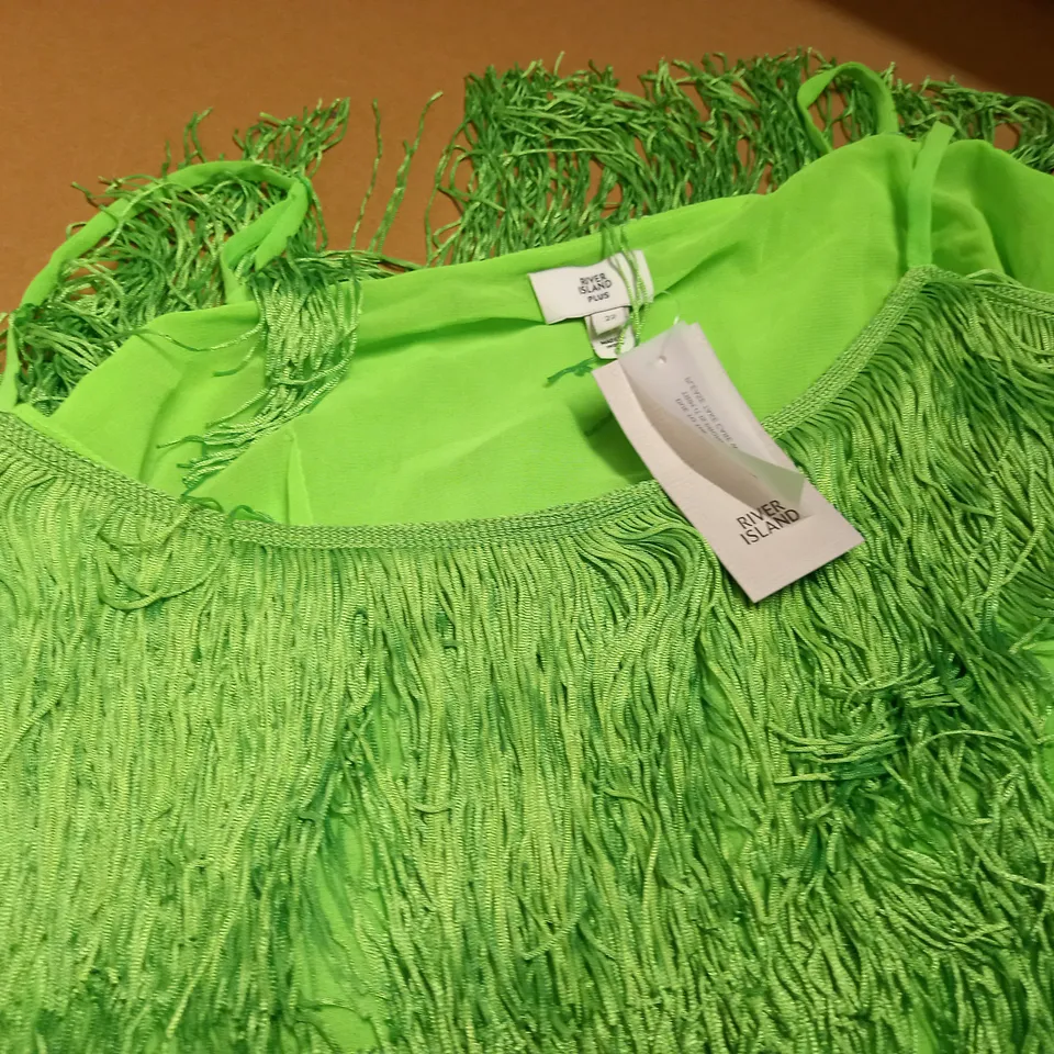 RIVER ISLAND PLUS RETRO ROMANCE DRESS IN GREEN - 22