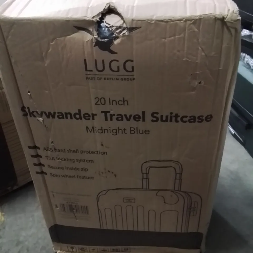 BOXED LUGG 20INCH SKYWANDER TRAVEL SUITCASE MIDNIGHT BLUE 