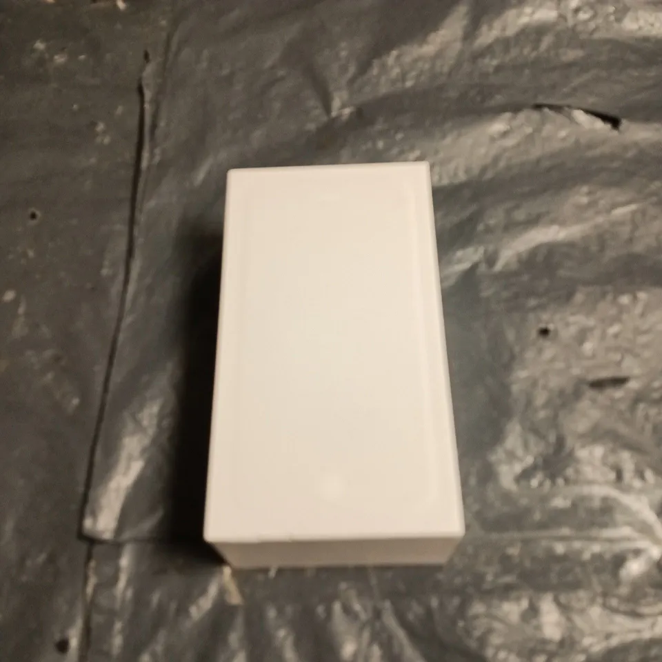 APPLE IPHONE – SILVER – BOXED WITH USB CHARGING CABLE 