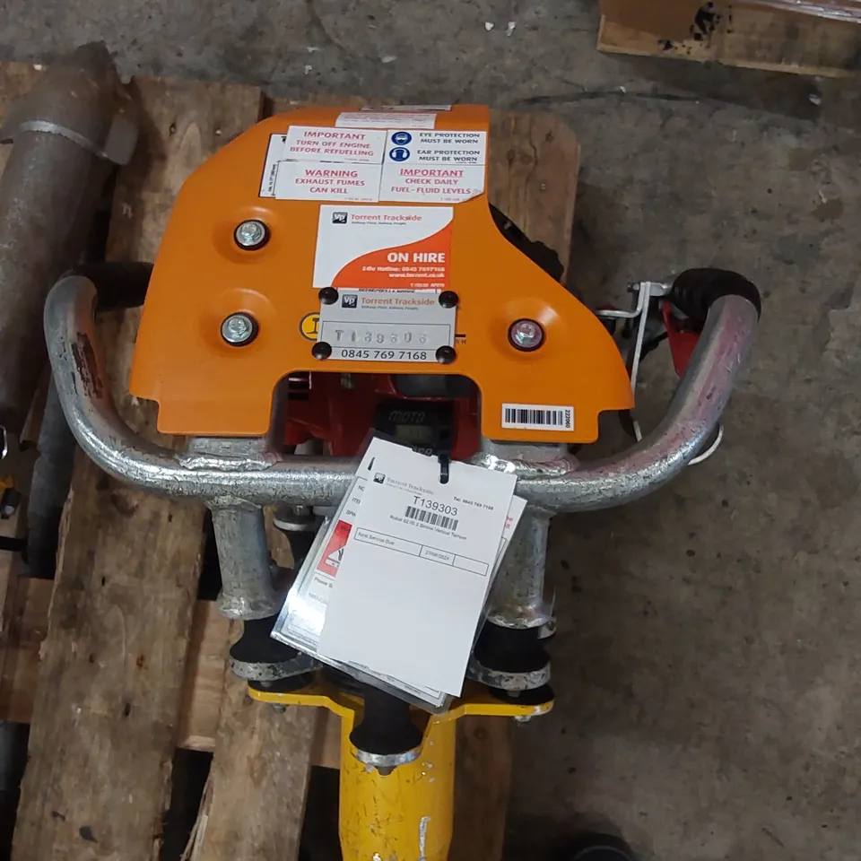ROBEL 62.05 2 STROKE VERTICAL TAMPER - RAILWAY MAINTENANCE TOOL