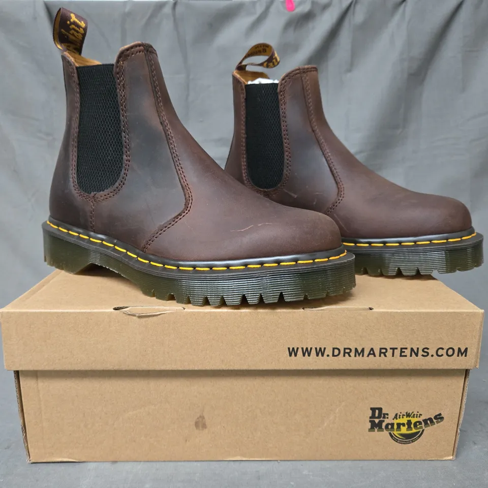 BOXED PAIR OF DR MARTENS 2976 BEX ANKLE BOOTS IN DARK BROWN UK SIZE 7