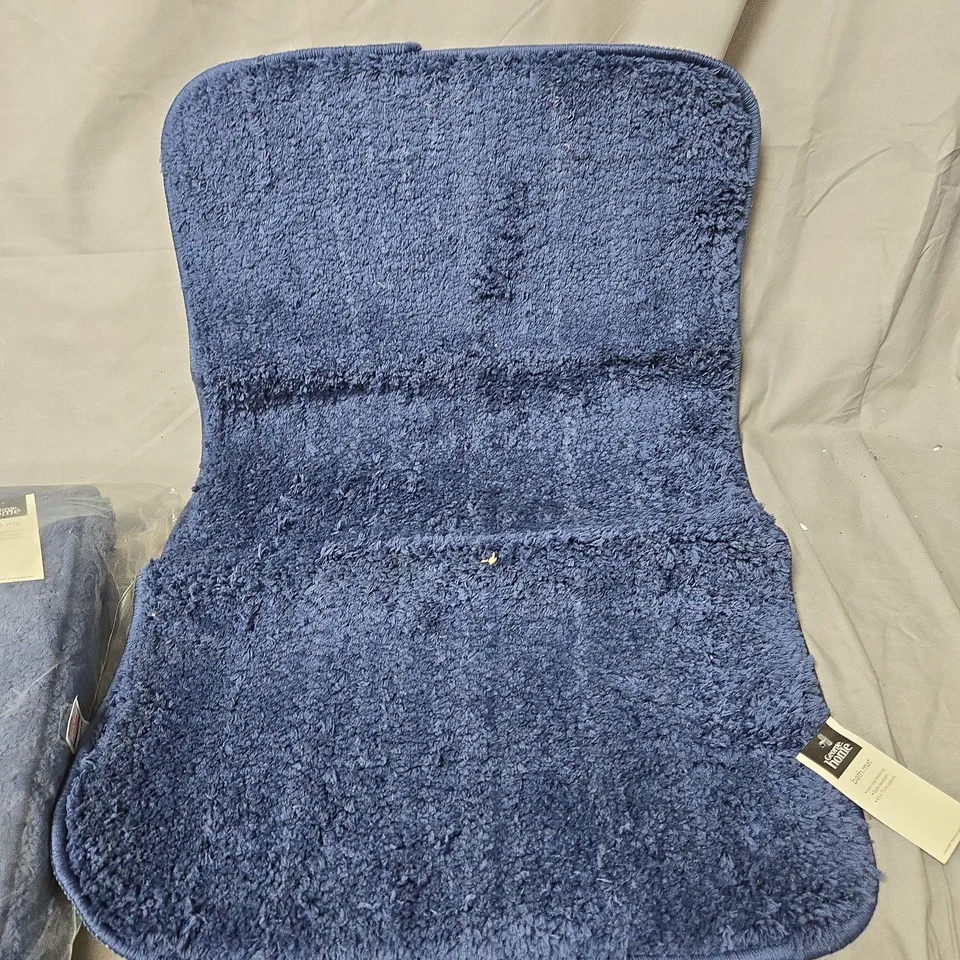 CAGE OF APPROXIMATELY 12 PACKS OF NAVY RUBBER BACKED BATH MATS 45 X 75CM ( TOTAL MATS APPROXIMATLY 30 ) 