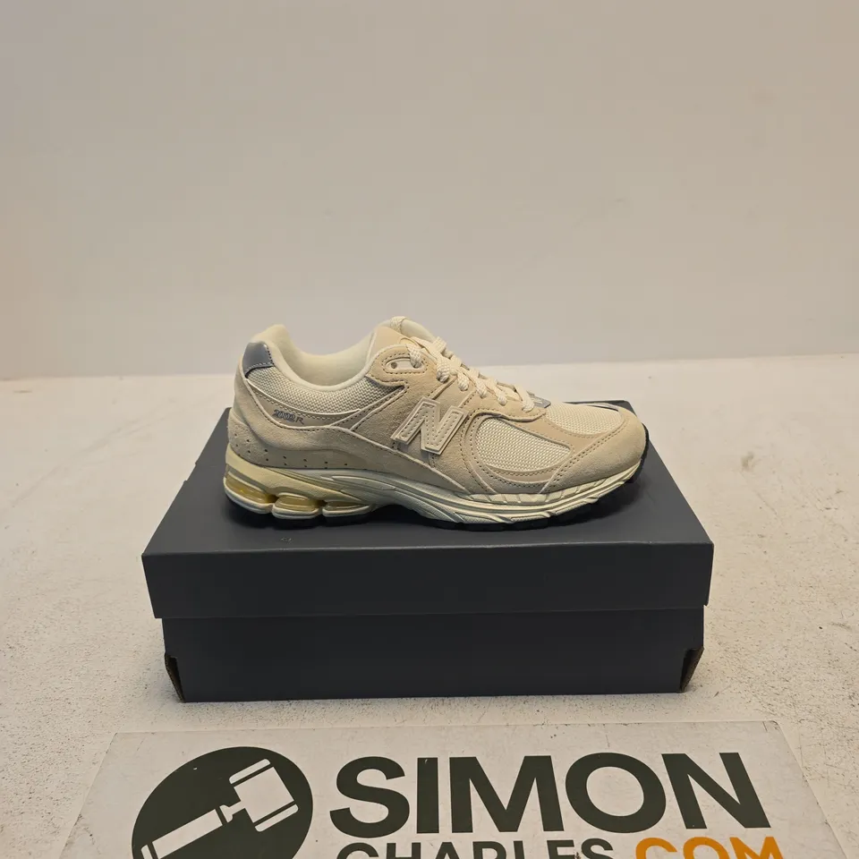 NEW BALANCE M2002RCC BEIGE TRAINERS – UK 38 (US 5.5)