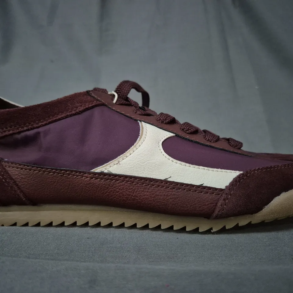 PAIR OF STRADIVARIUS SHOES IN BURGUNDY UK SIZE 7