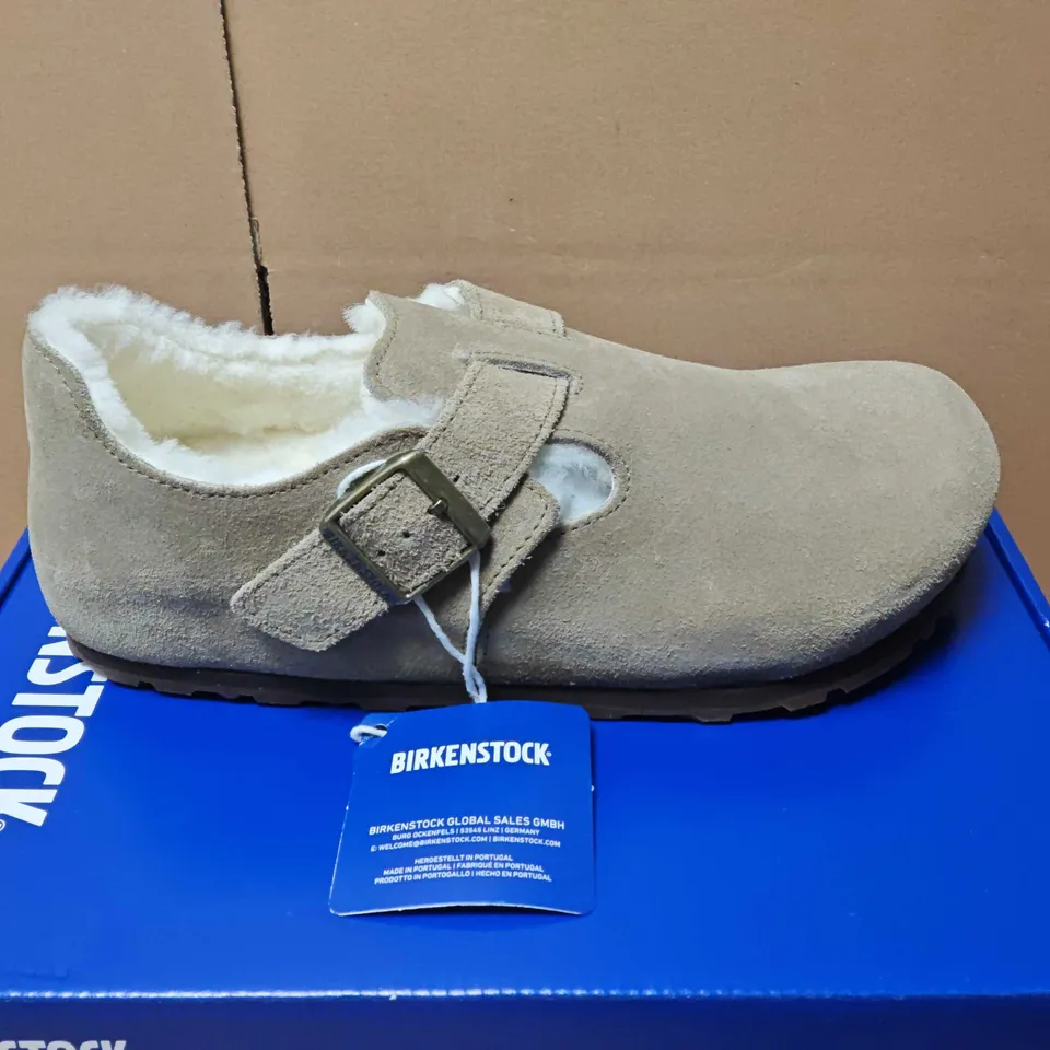 BOXED BIRKENSTOCK LONDON SHEARLING TAUPE SLIPPERS – UK 5.5 (EU 39)