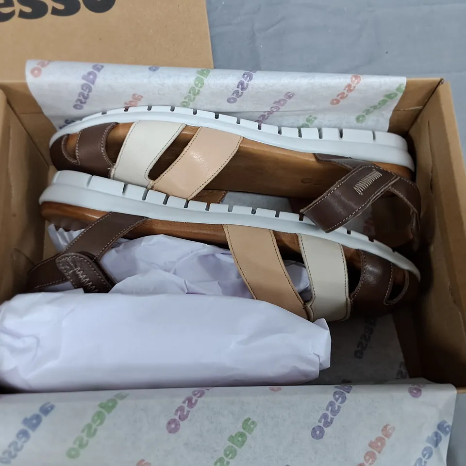BOXED PAIR OF ADESSO REAL LEATHER SANDALS - 40