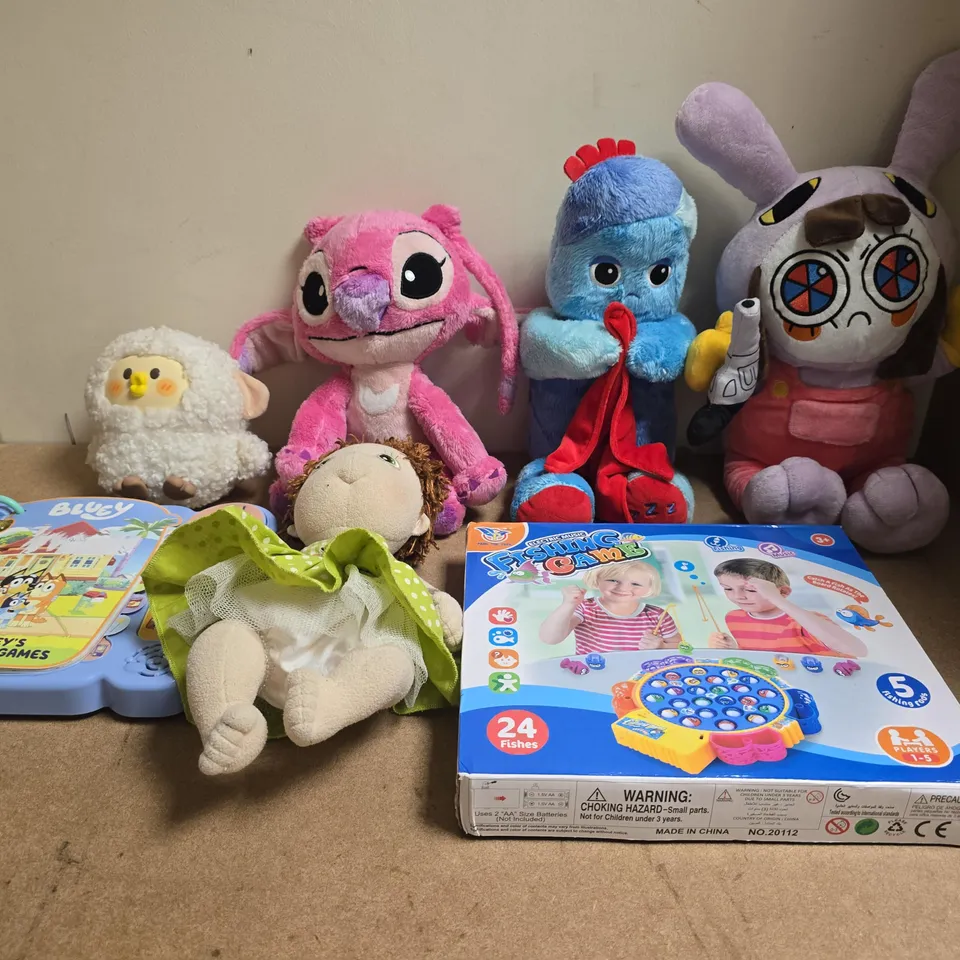 LARGE QUANTITY OF ASSORTED TOYS AND GAMES TO INCLUDE - FISHING GAME , TEDDIES AND BLUEY