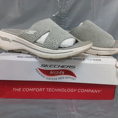 BOXED PAIR OF SKECHERS GO WALK ARCH FIT SANDALS IN GREY SIZE 5