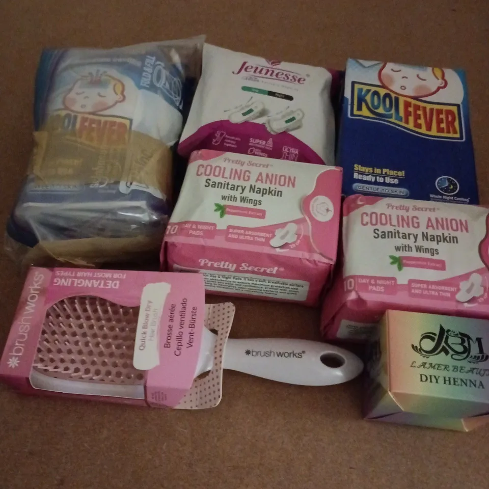 APPROXIMATELY 10 ASSORTED HEALTH & BEAUTY PRODUCTS TO INCLUDE DETANGLING BRUSH, PADS, DIY HENNA, ETC