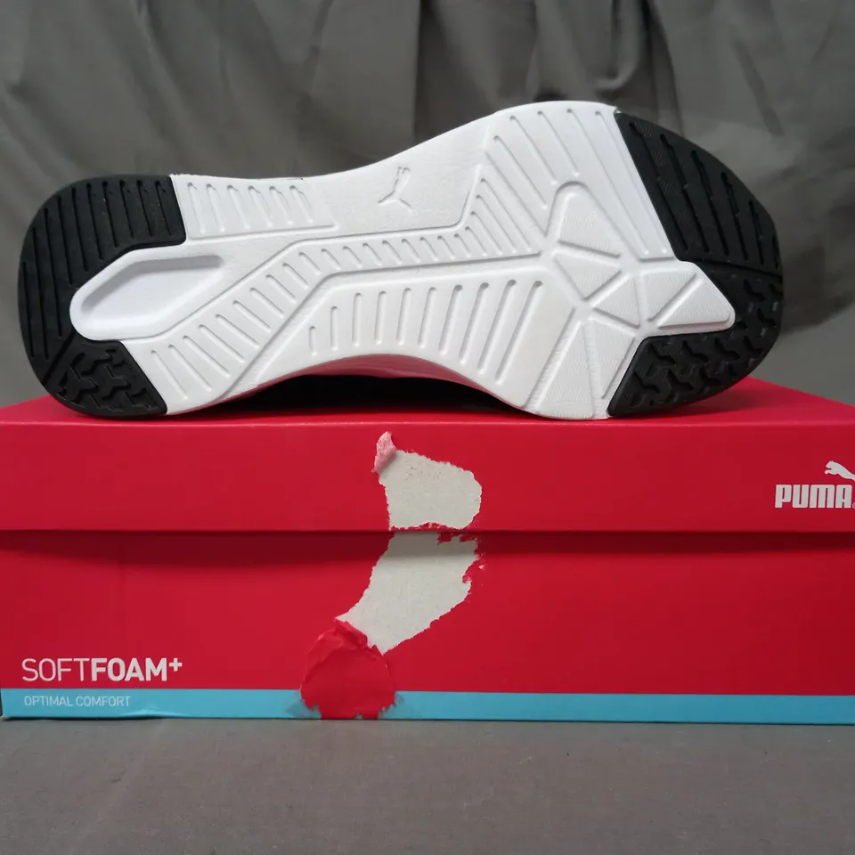 BOXED PAIR OF PUMA SOFTFOAM+ SHOES IN BLACK/WHITE UK SIZE 8