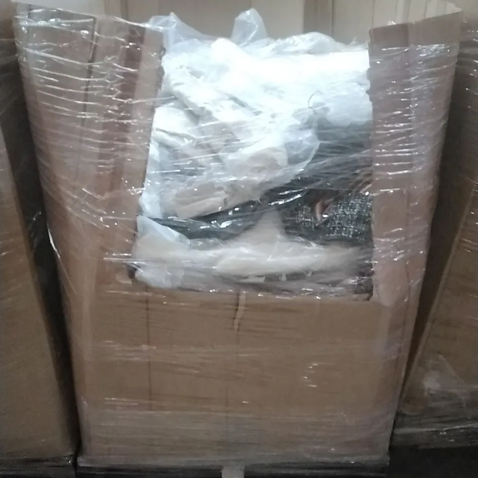 A PALLET CONTAINING APPROXIMATELY 80 BRAND NEW DESIGNER WOMEN'S CLOTHES WHICH INCLUDE; VARIOUS STYLES OF JD WILLIAMS JACKETS/BLAZERS ETC