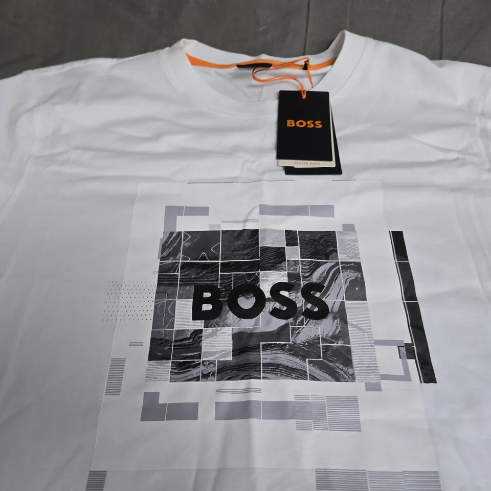 HUGO BOSS GRAPHIC TEE SIZE XL