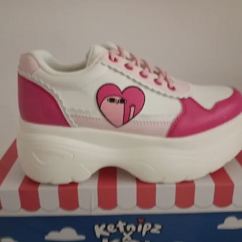 BOXED PAIR OF KETNIPZ X KOI LOVEABLE ANTICS TRAINERS - PINK - US SIZE 8