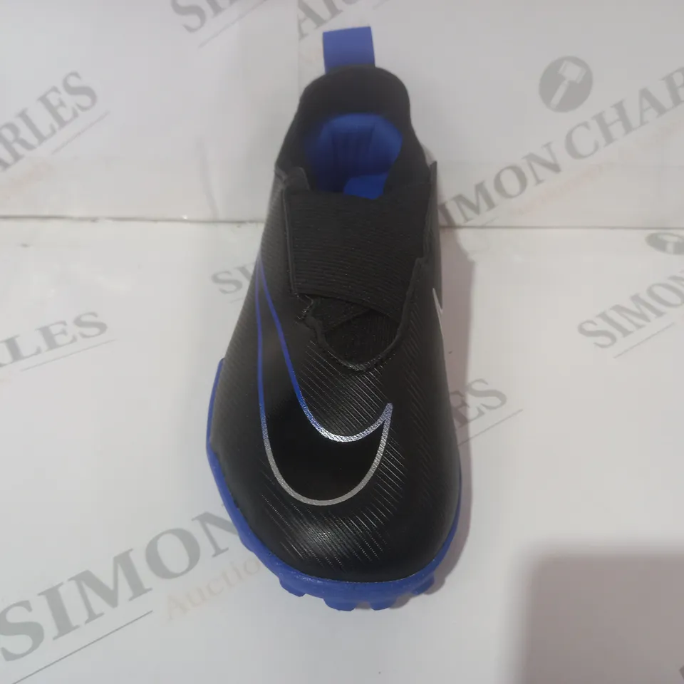 BOXED PAIR OF NIKE MERCURIAL AIR ZOOM KIDS SHOES IN BLACK/BLUE UK SIZE 13.5