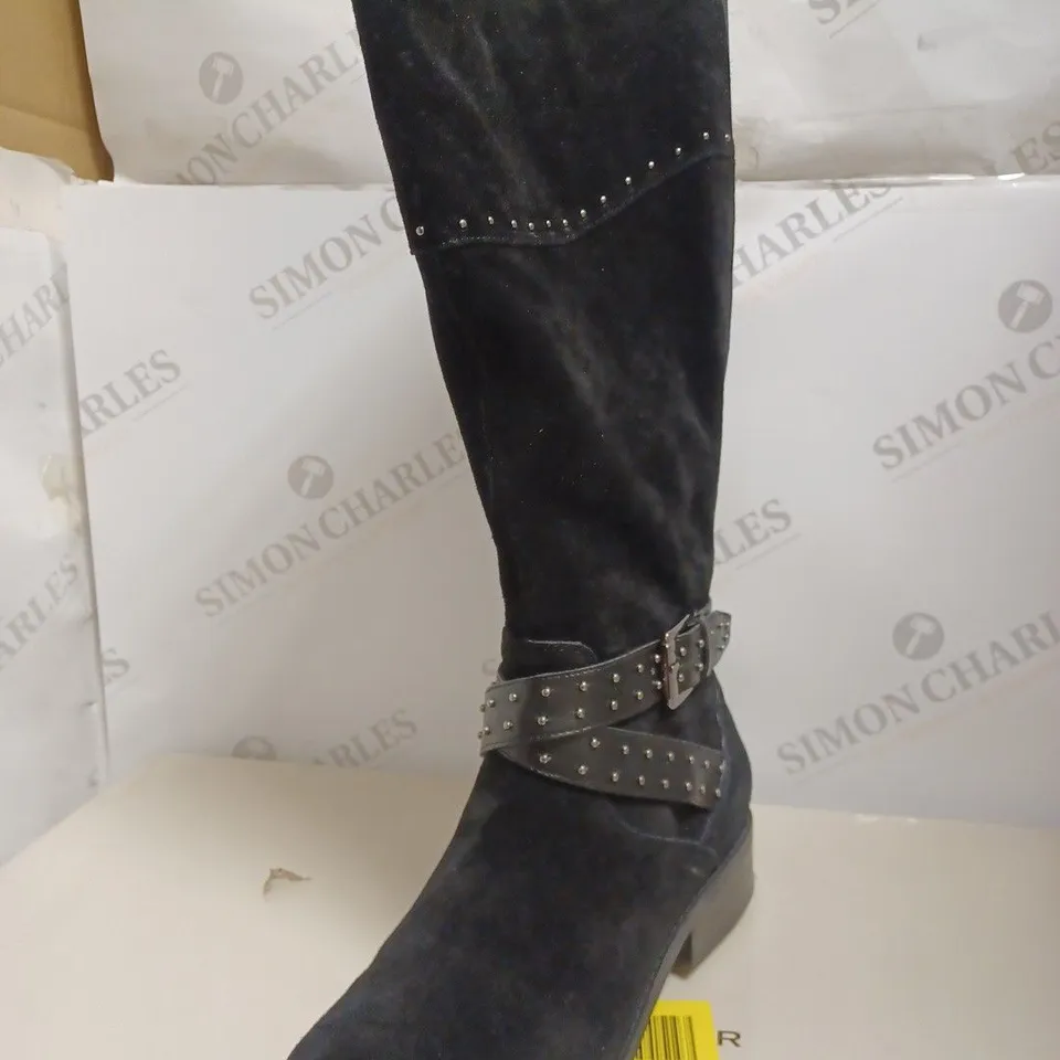 BOXED MARC FISHER HIGH WIDE BOOTS, BLACK - SIZE 5.5