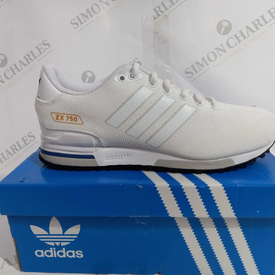 BOXED ADIDAS ZX 750 WV TRAINERS IN WHITE - UK 8 1/2 