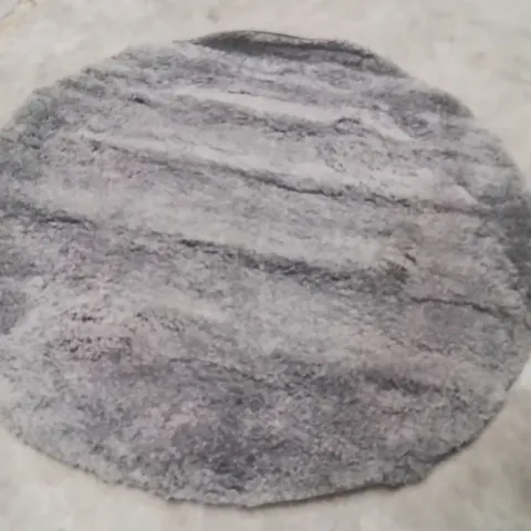 QUALITY DESIGNER AREA RUG - APPROXIMATELY 130X130CM