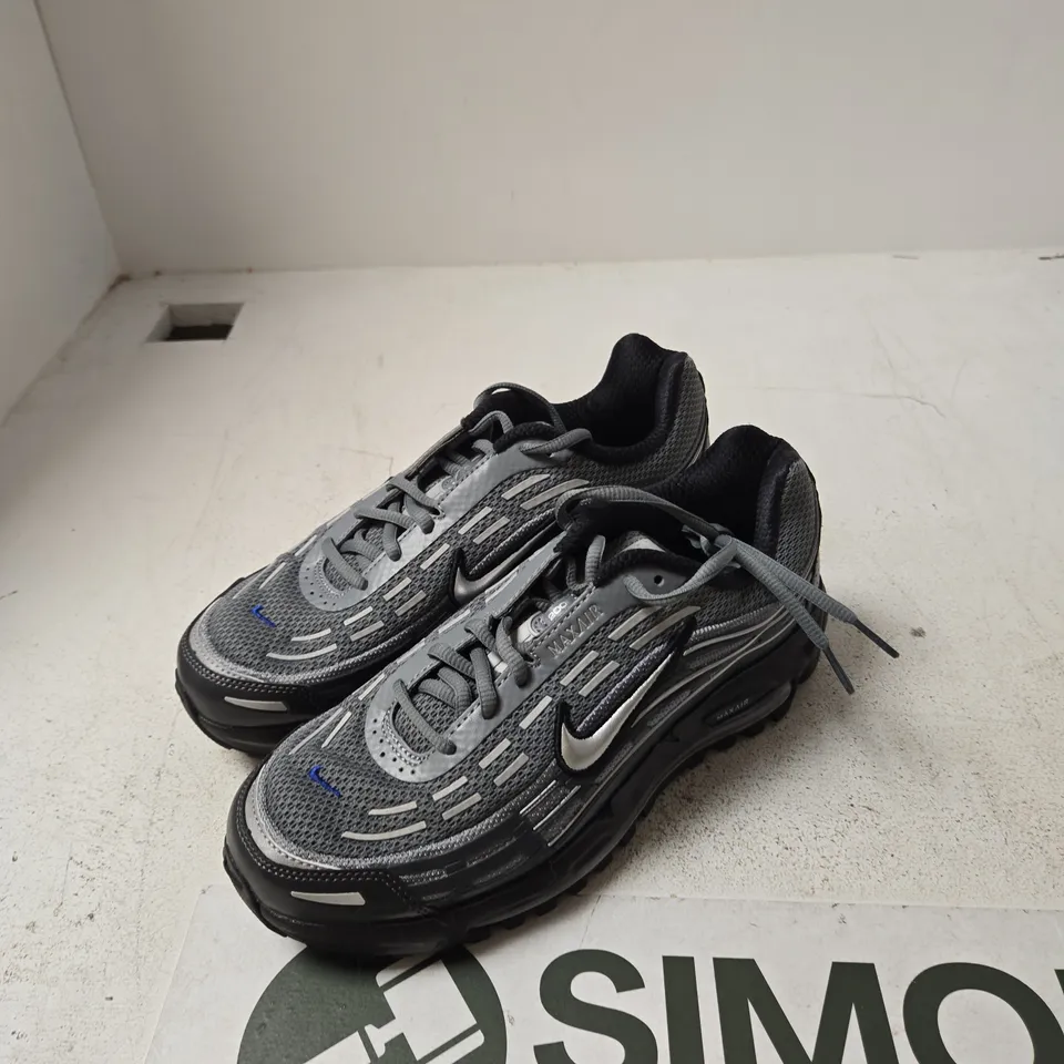 NIKE AIR MAX SNEAKERS – GREY/BLACK – UK 8