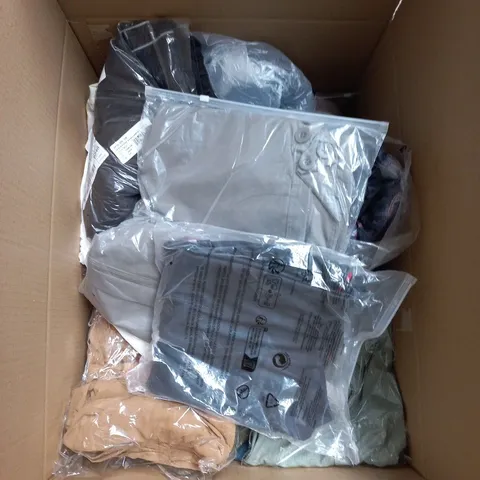 BOX OF APPROXIMATELY 20 ASSORTED CLOTHING ITEMS TO INCLUDE: DISNEY T SHIRT 