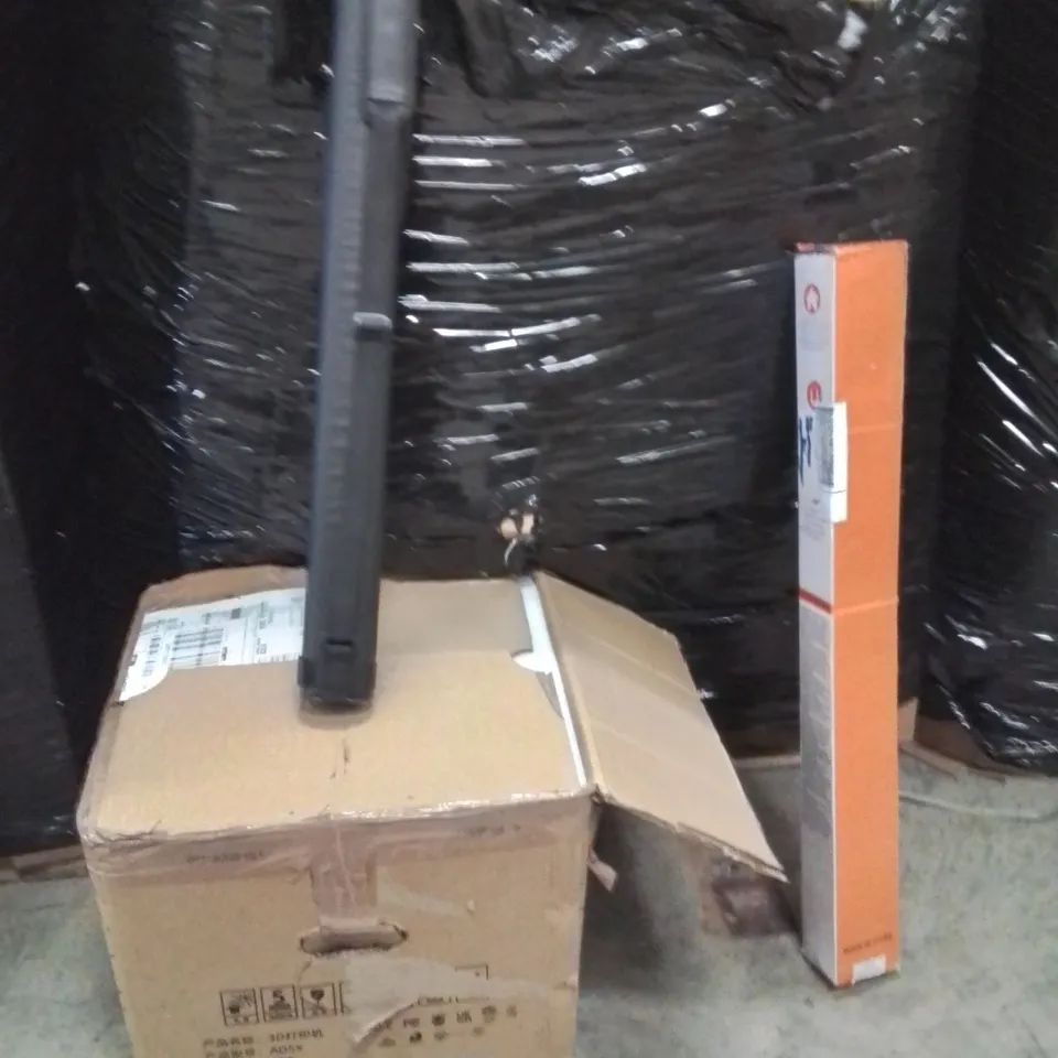 PALLET OF ASSORTED HOUSEHOLD GOODS AND PRODUCTS TO INCLUDE;3D PRINTER,POOL CUE HOLDERS,RETRACTABLE SAFETY GATE 