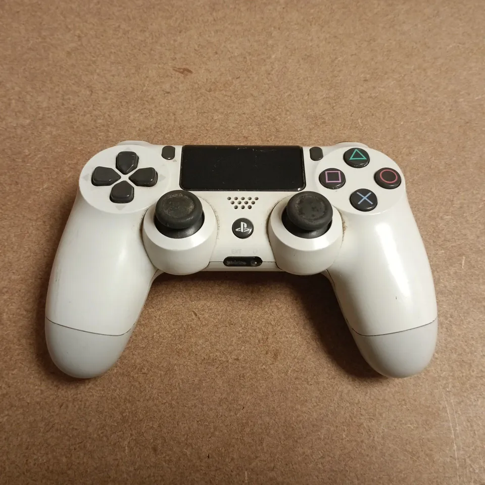 SONY PLAYSTATION 4 DUALSENSE WIRELESS CONTROLLER IN WHITE