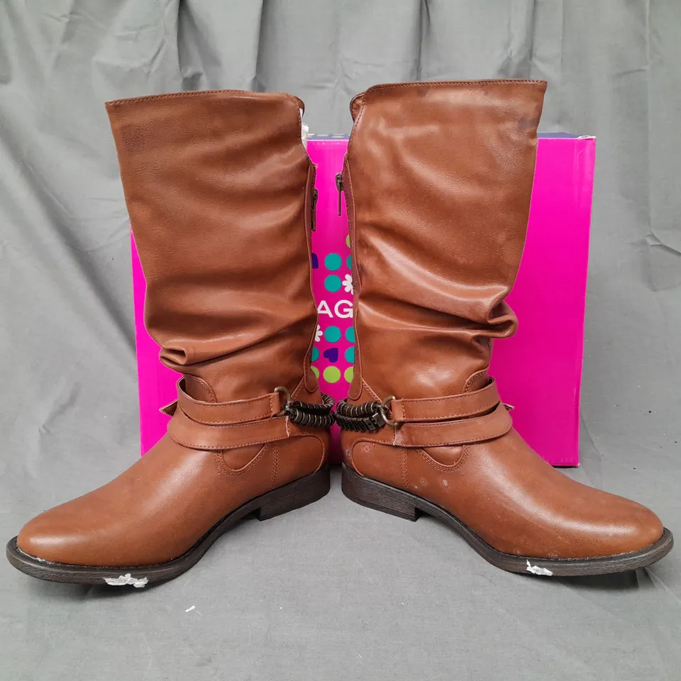 BOXED PAIR OF RAMPAGE GIRLS KAREN BOOTS IN TAN SIZE 4M