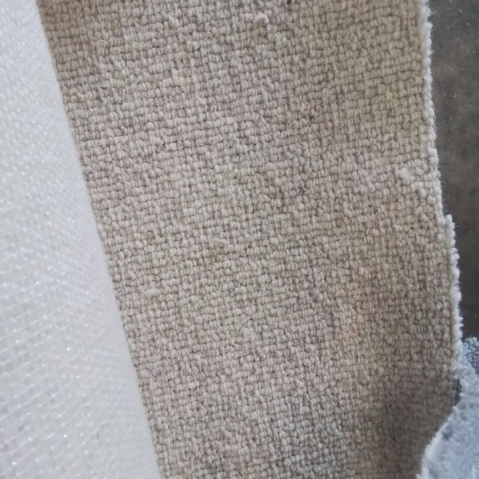 ROLL OF QUALITY HEATHFOTE PEARL ASH CARPET APPROXIMATELY 5M × 3.13M