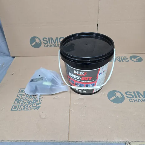 BOX OF APPROXIMATELY 12 ASSORTED ITEMS TO INCLUDE WATER TIMER, GREY OUT PAINT ETC