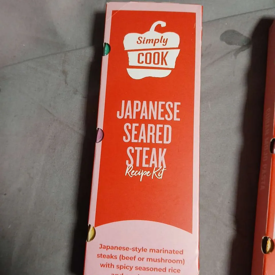 BOX OF APPROXIMATELY 11 ASSORTED FOOD ITEMS INCLUDING  KIND BARS, STOP ’N POP POPCORN, SIMPLY COOK CUBAN MOJO PASTA AND JAPANESE SEARED STEAK KITS