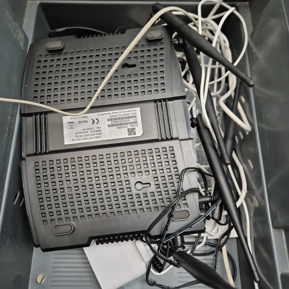 APPROXIMATELY 15 ELECTRICAL ITEMS TO INCLUDE - REMOTE CONTROLS, WIFI HUB AND POWER ADAPTERS