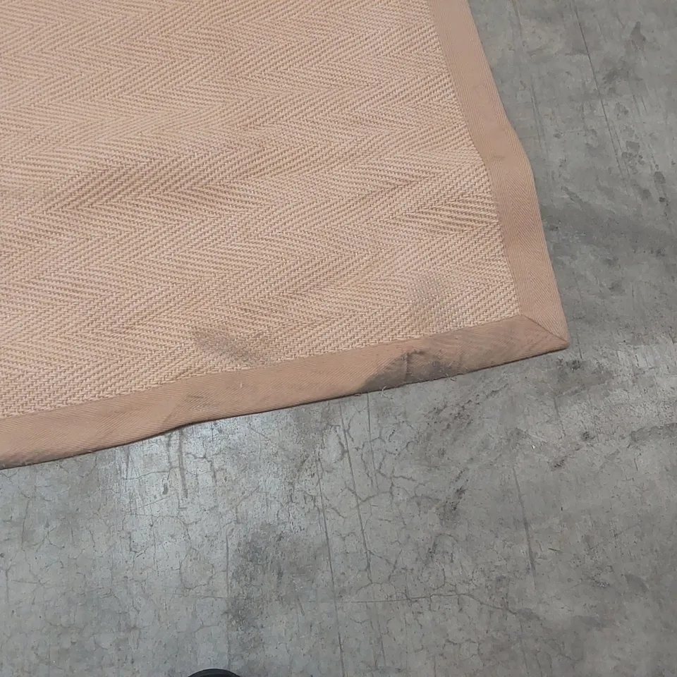 QUALITY DESIGNER AREA RUG - APPROXIMATELY 285 x 198cm