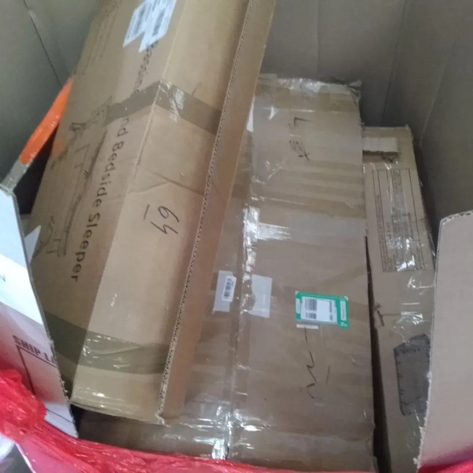 PALLET OF ASSORTED ITEMS INCLUDING 3D WALL PANELS, BASSINET AND BEDSIDE SLEEPER, BED RAIL GUARD, LYNCOHOME CHEST OF DRAWERS, FOOTBALL GOAL