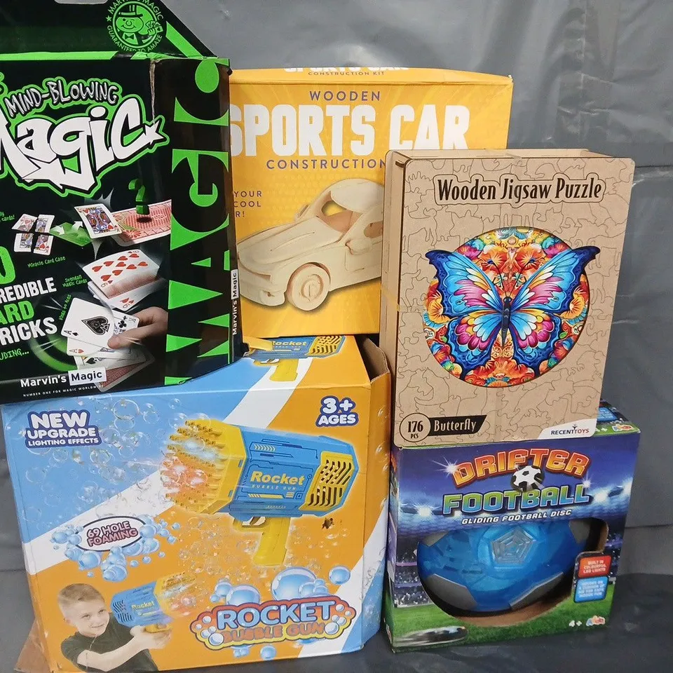 LOT OF 5 ASSORTED TOYS AND GAMES TO INCLUDE MARVIN'S MAGIC MIND-BLOWING CARD TRICKS, WOODEN SPORTS CAR KIT, BUTTERFLY JIGSAW PUZZLE, ROCKET TOY AND GLIDING FOOTBALL DISC