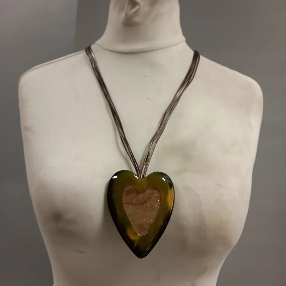 BRAND NEW BROWN PEPPER HANDBAGS YELLOW LOVE HEARS NECKLACE 