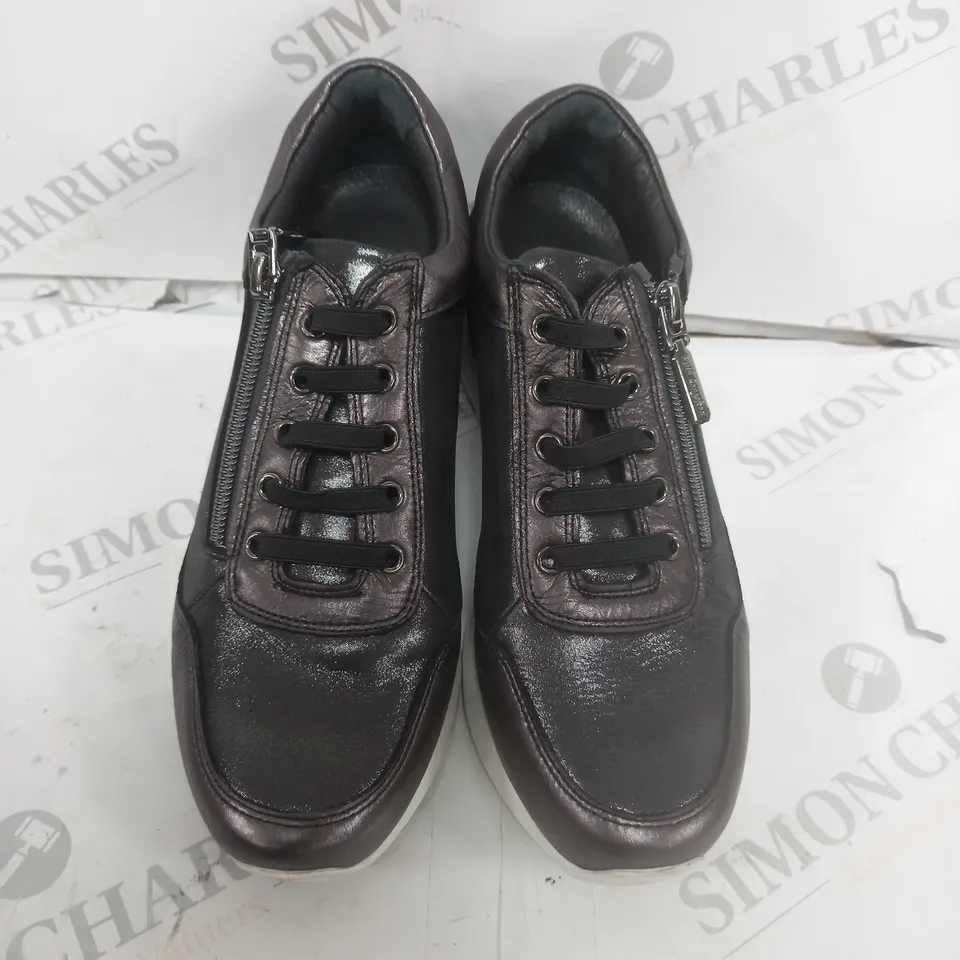 RUTH LANGFORD WEDGE TRAINER SIZE 4