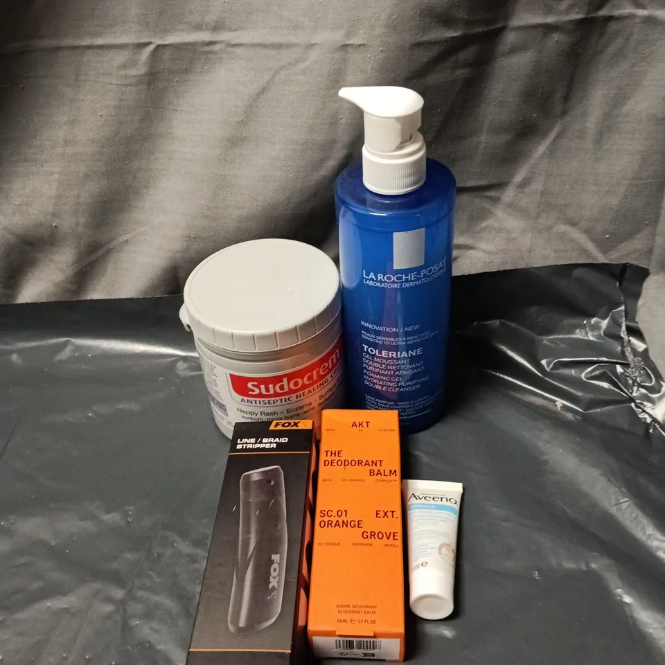 APPROXIMATELY 20 ASSORTED COSMETIC ITEMS INCLUDING SUDOCREM, LA ROCHE POSAY FOAMING GEL DOUBLE CLEANSER, AVEENO  CREAM, ORANGE GROVE DEODORANT ETC