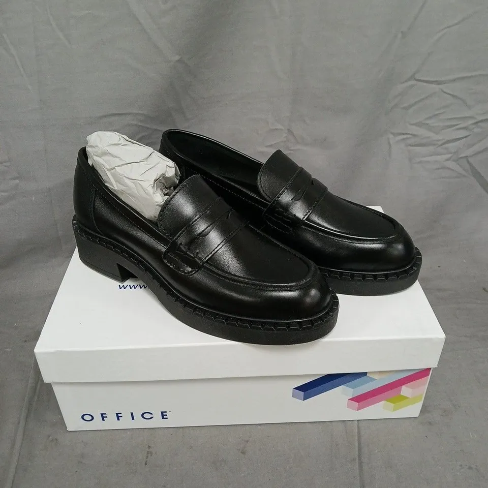 BOXED PAIR OF OFFICE FAVOUR CHUNKY SOLE LEATHER SHOES - 6