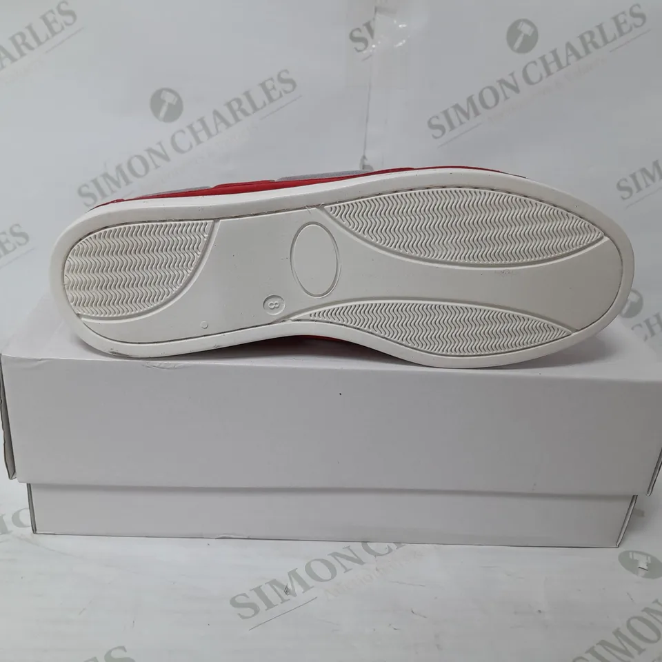 FIND MENS BOAT SHOE IN RED SIZE 7