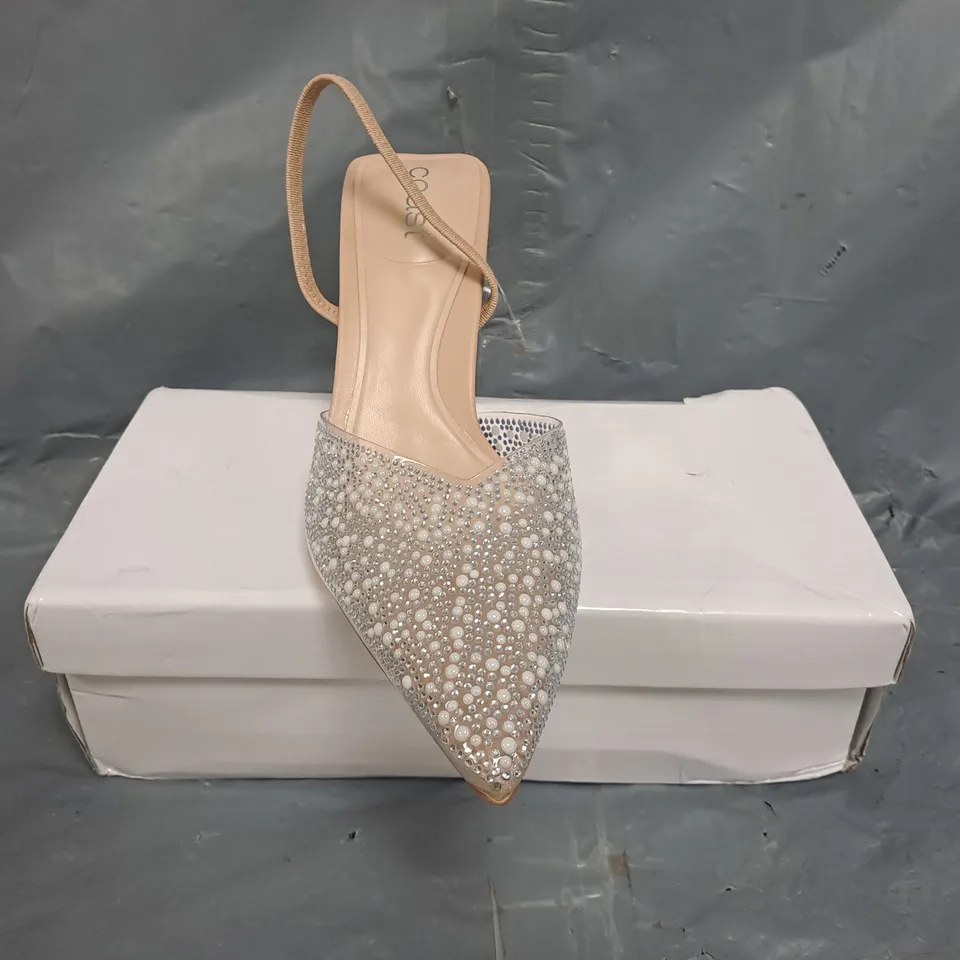 BOXED PAIR OF COAST POINTED TOE HEELS IN CLEAR W. JEWEL EFFECT SIZE 6