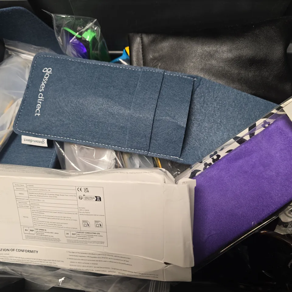 APPROXIMATELY 12 ASSORTED VISION CARE ITEMS TO INCLUDE - SUN GLASSES ,CARRY CASE  , EYEWEAR GLASSES