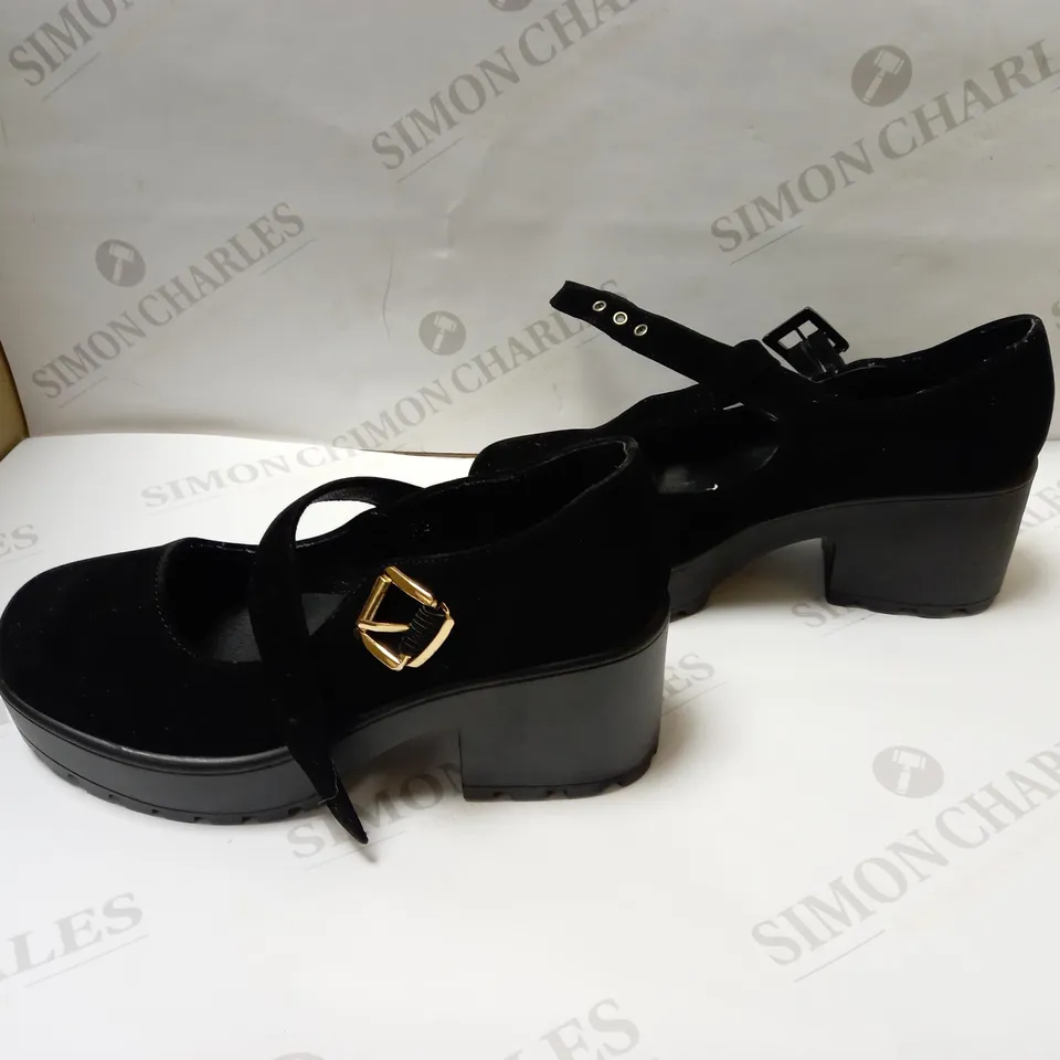 DESIGNER KOI VEGAN PLATFORM SHOES SIZE 5