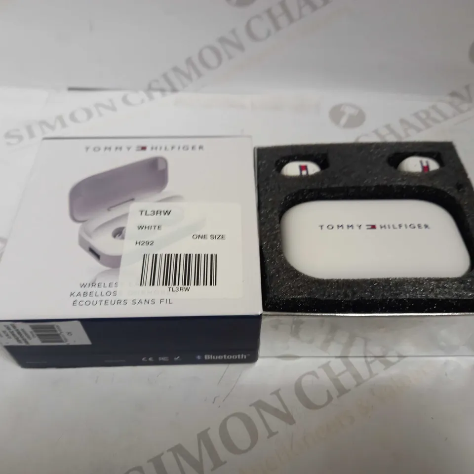 TOMMY HILFIGER WHITE WIRELESS EARBUDS