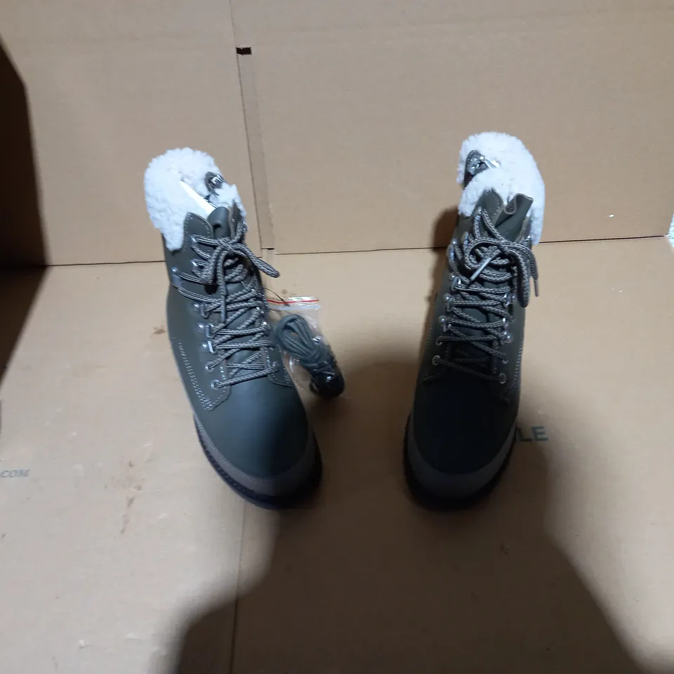 EMU AUSTRALIA OKAB DARK OLIVE BOOT SIZE 5 