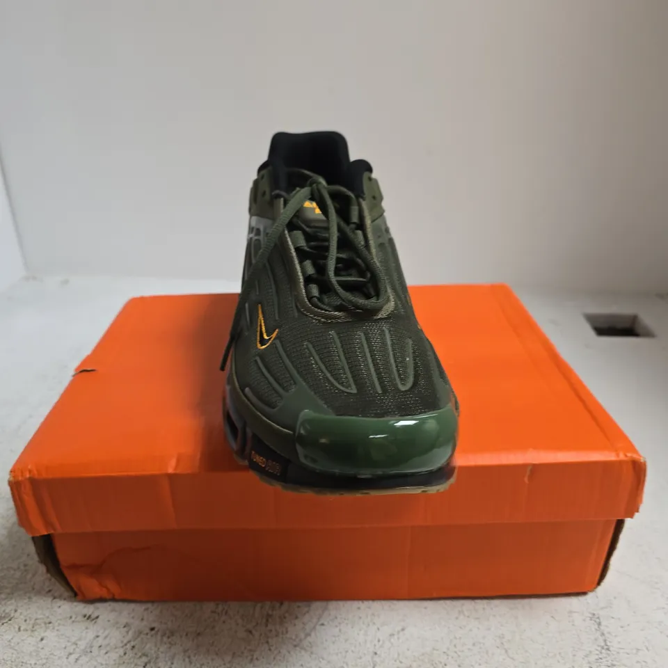 NIKE AIR MAX PLUS III TRAINERS – 9