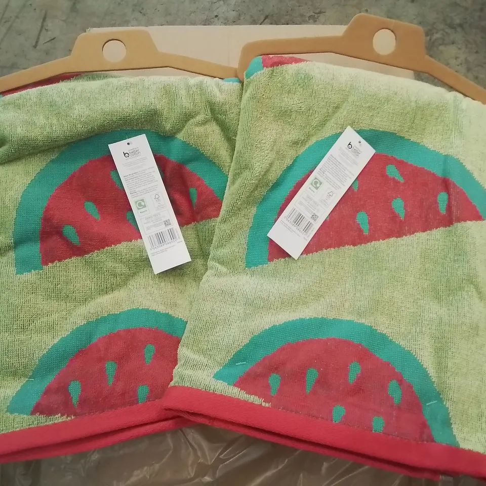 PALLET CONTAINING APPROXIMATELY 50 6-PACK BOXES OF BRAND NEW SUMMER THEMED BEACH TOWELS