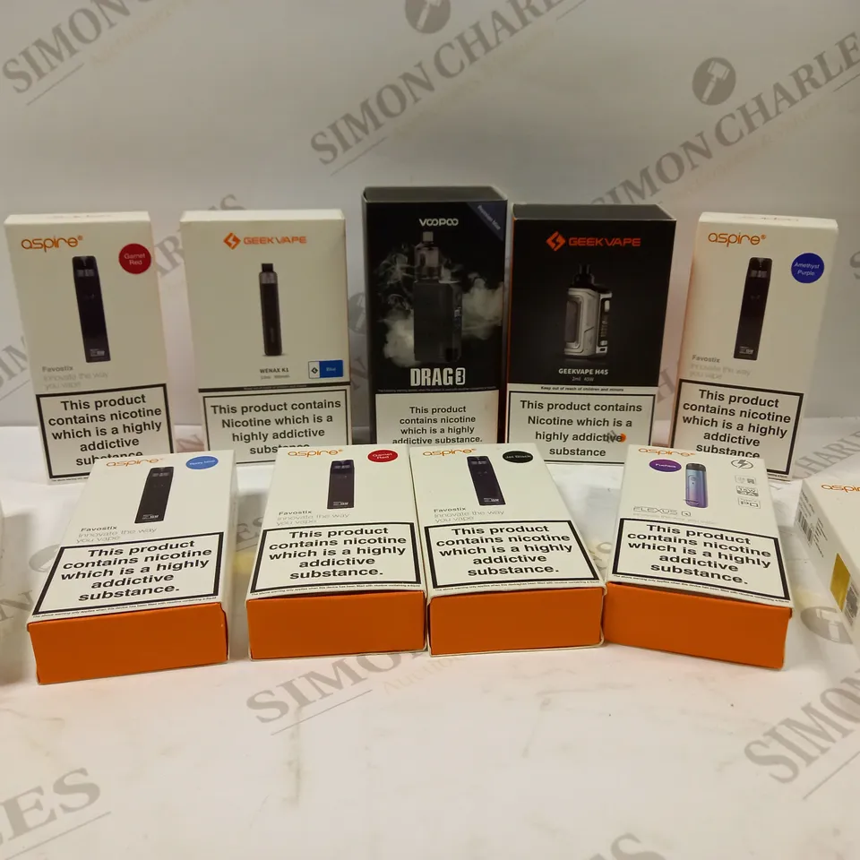 BOX OF APPROX 30 VAPING DEVICES AND ACCESSORIES TO INCLUDE GEEKVAPE H45, VOOPOO DRAG 3 AND ASPIRE FAVOSTIX