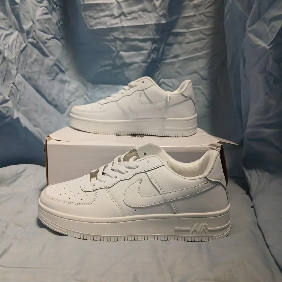 NIKE AIR FORCE 1 LOW TRAINERS – WHITE, UK 6 (EU 39)