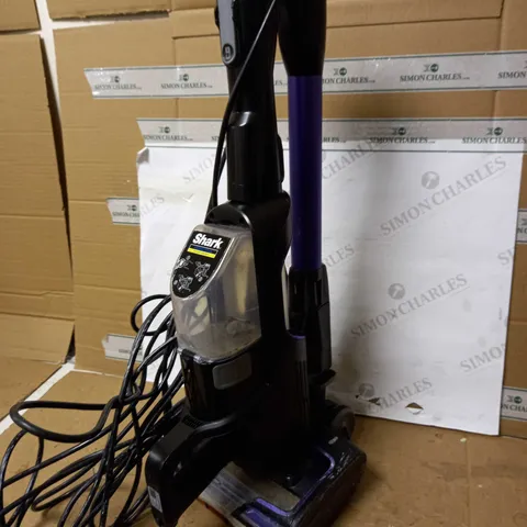 SHARK CORDLESS VACUUM WITH ANTI HAIR WRAP