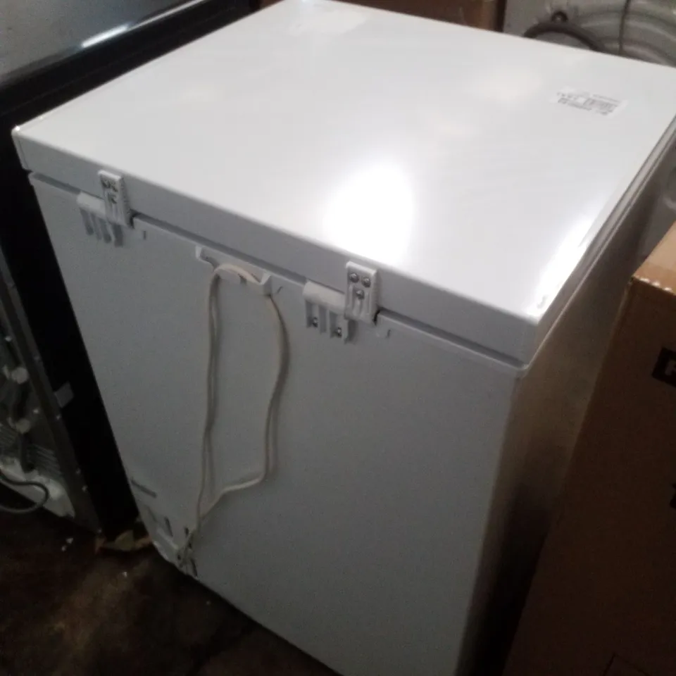 SWAN SR750130W 143L CHEST FREEZER - WHITE